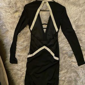❣️Black Dress w/ rhinestone trim front plunge open back mini. ❣️